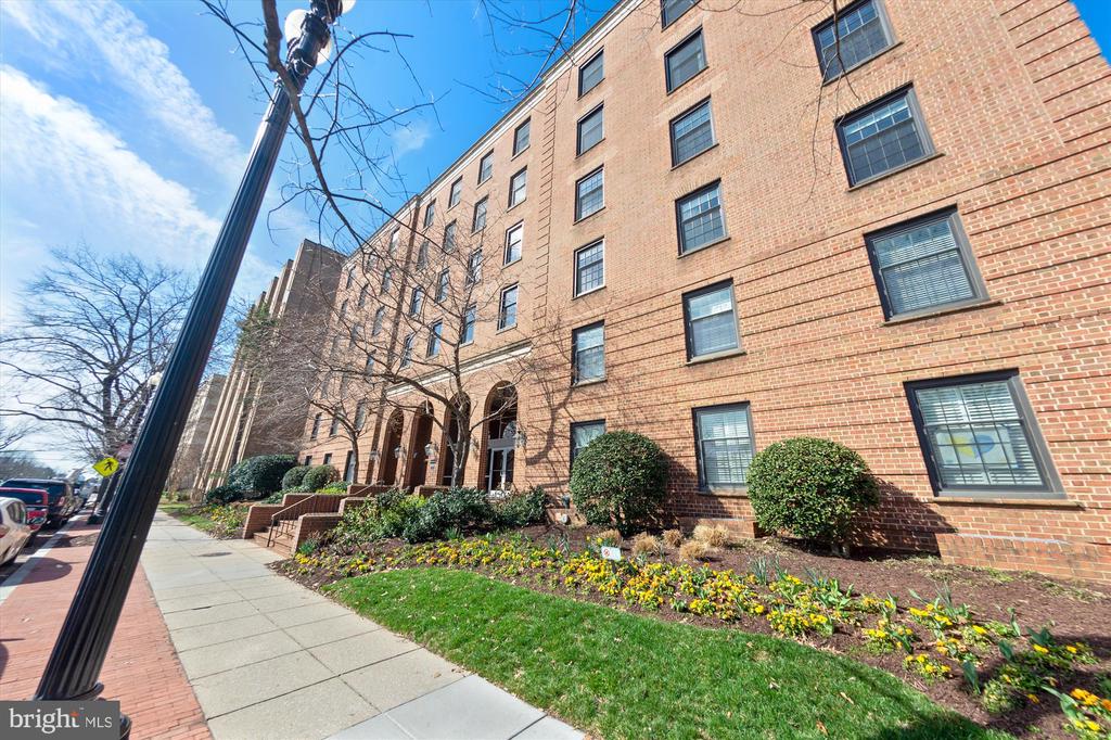 2828 WISCONSIN AVE NW #500