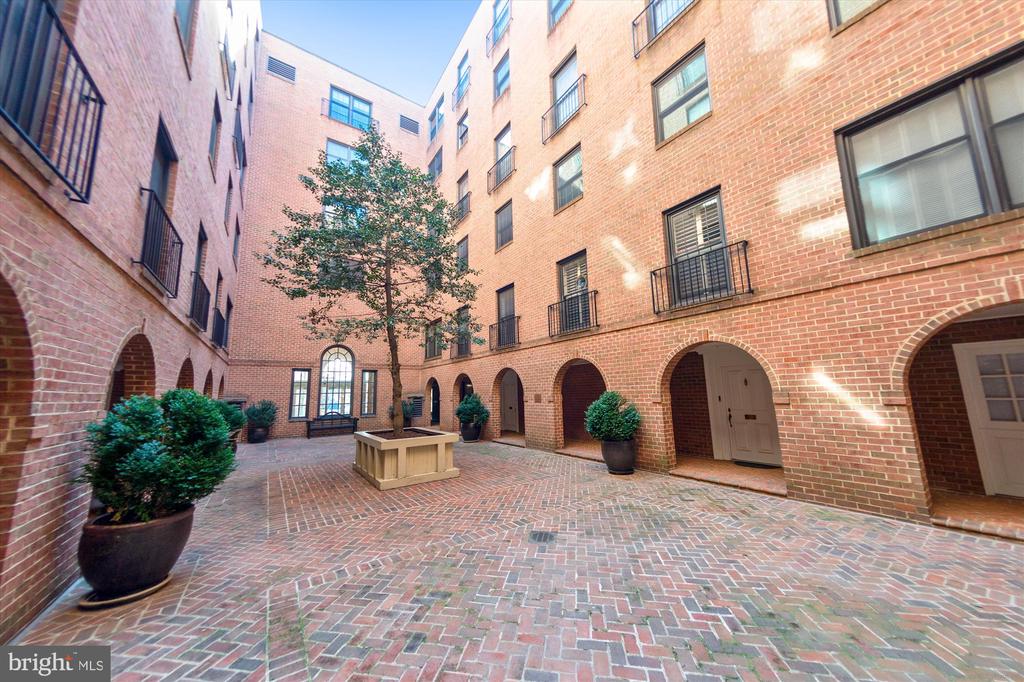 2828 WISCONSIN AVE NW #500
