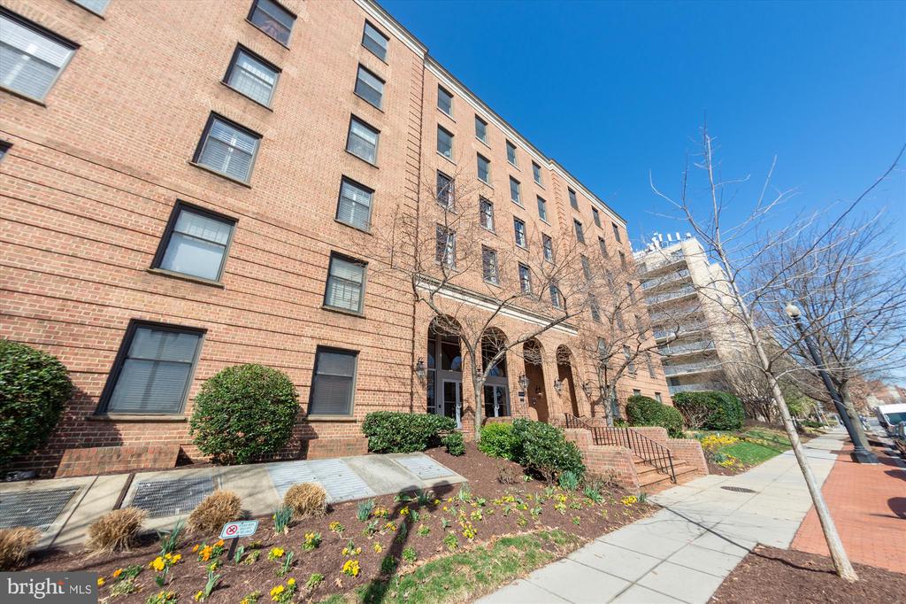 2828 WISCONSIN AVE NW #500