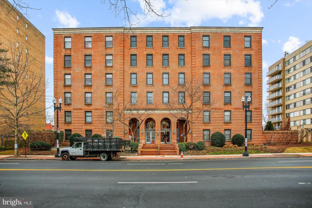 2828 WISCONSIN AVE NW #500