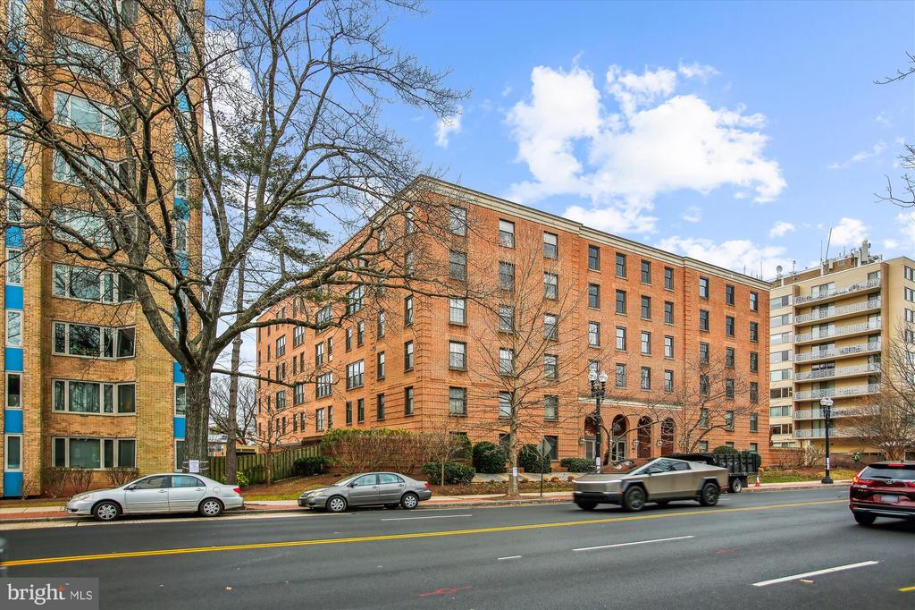 2828 WISCONSIN AVE NW #500