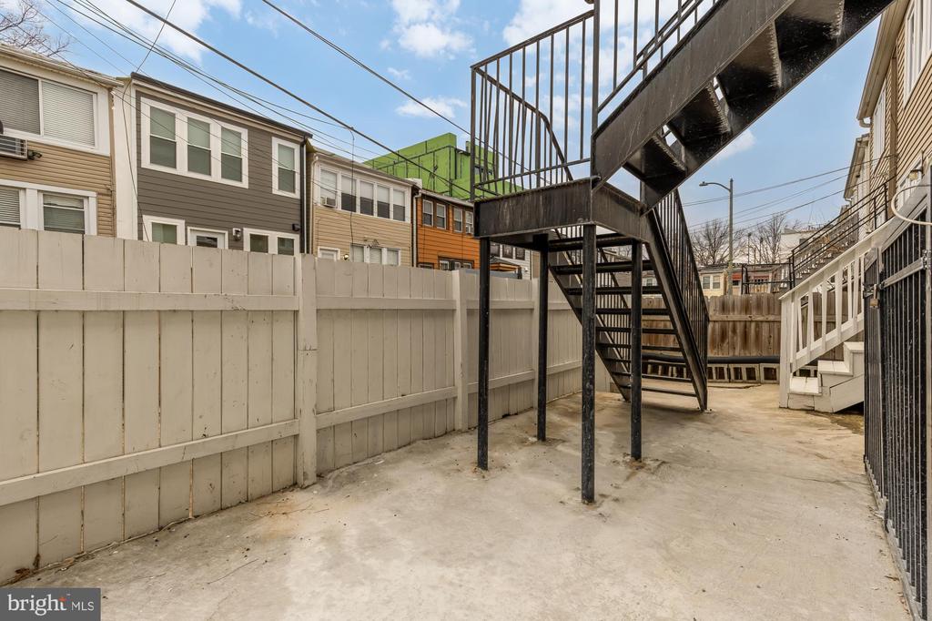 1113 PENN STREET NE 4