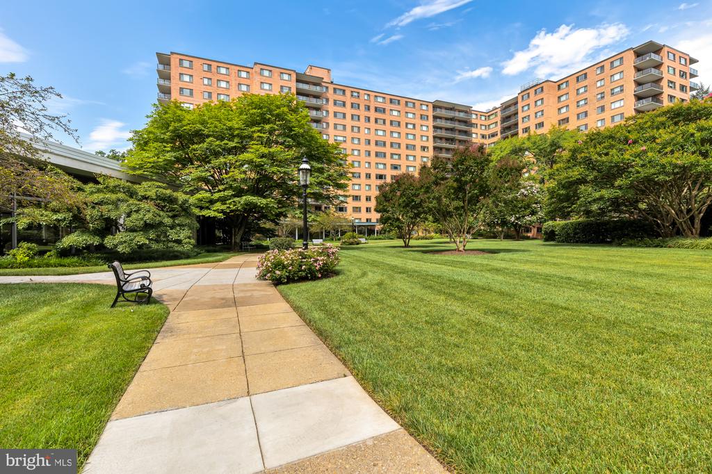 4201 CATHEDRAL AVENUE NW 1009E