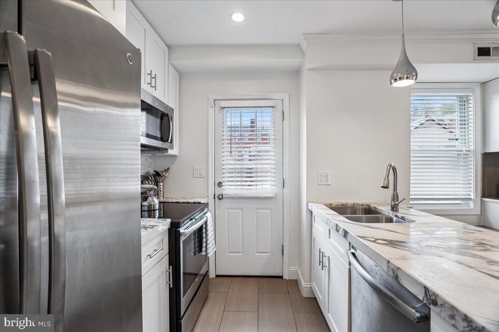 5046 12TH STREET NE