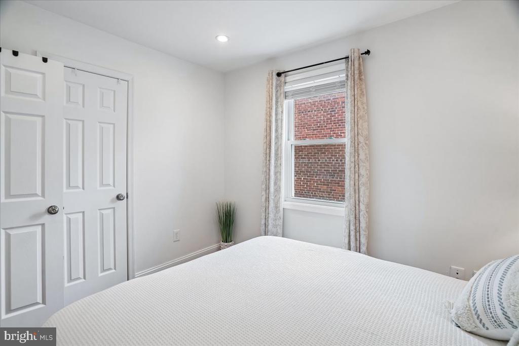 5046 12TH STREET NE