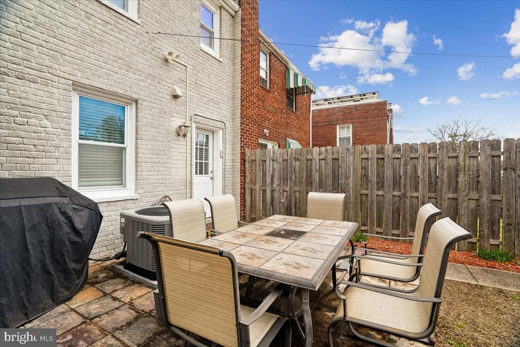 5046 12TH STREET NE