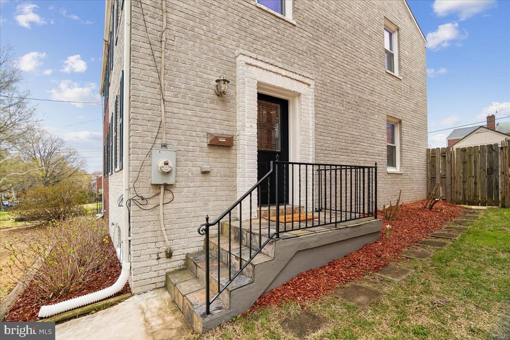 5046 12TH STREET NE
