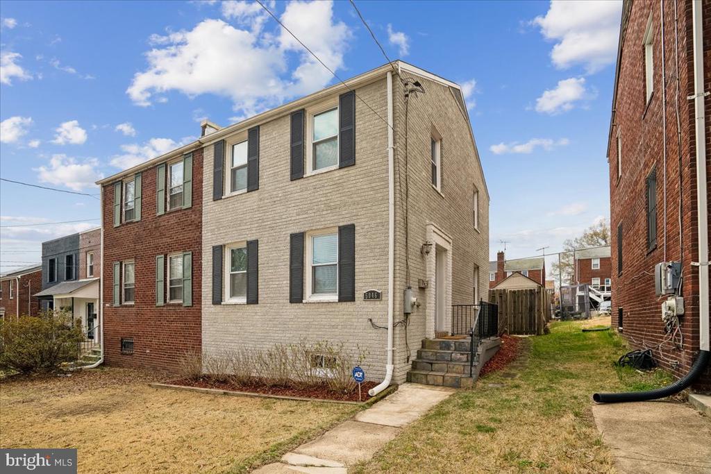 5046 12TH STREET NE