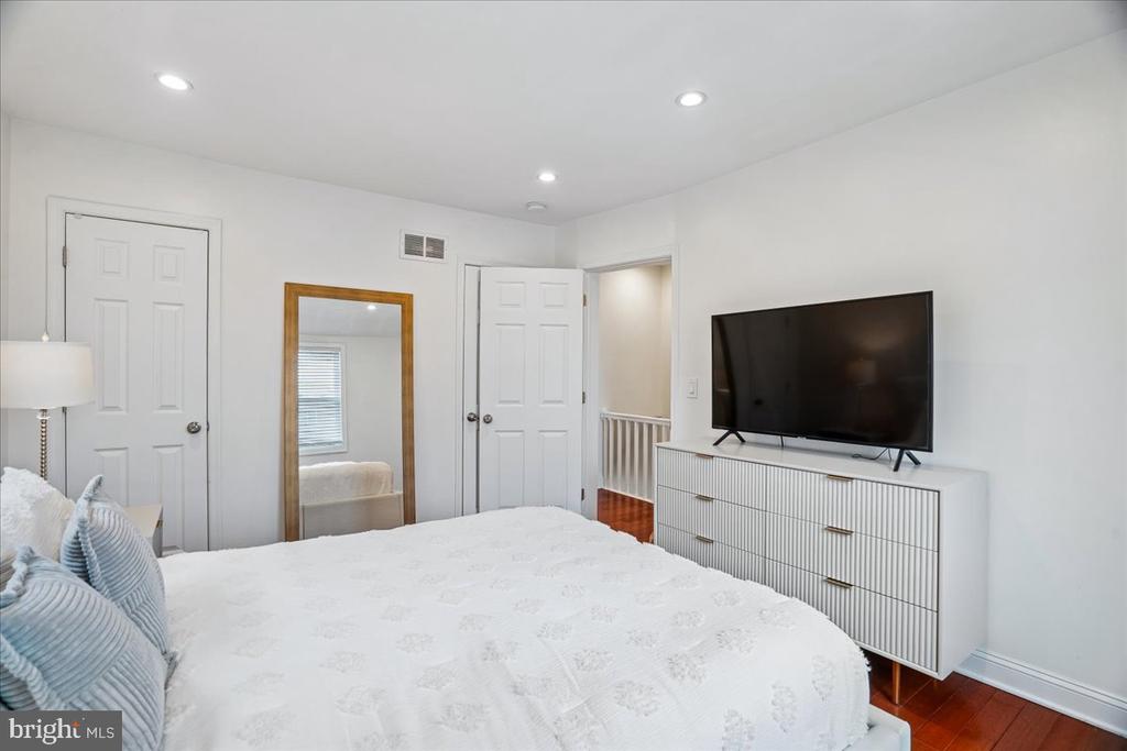 5046 12TH STREET NE