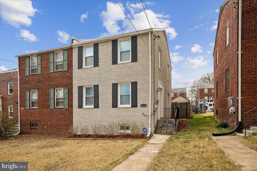 5046 12TH STREET NE