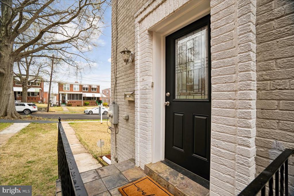5046 12TH STREET NE