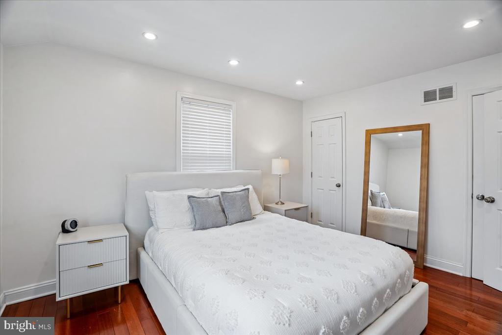 5046 12TH STREET NE