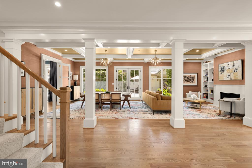 5537 HAWTHORNE PLACE NW