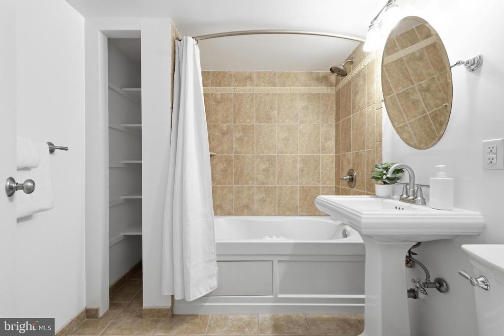 2123 CALIFORNIA STREET NW Unit: A5