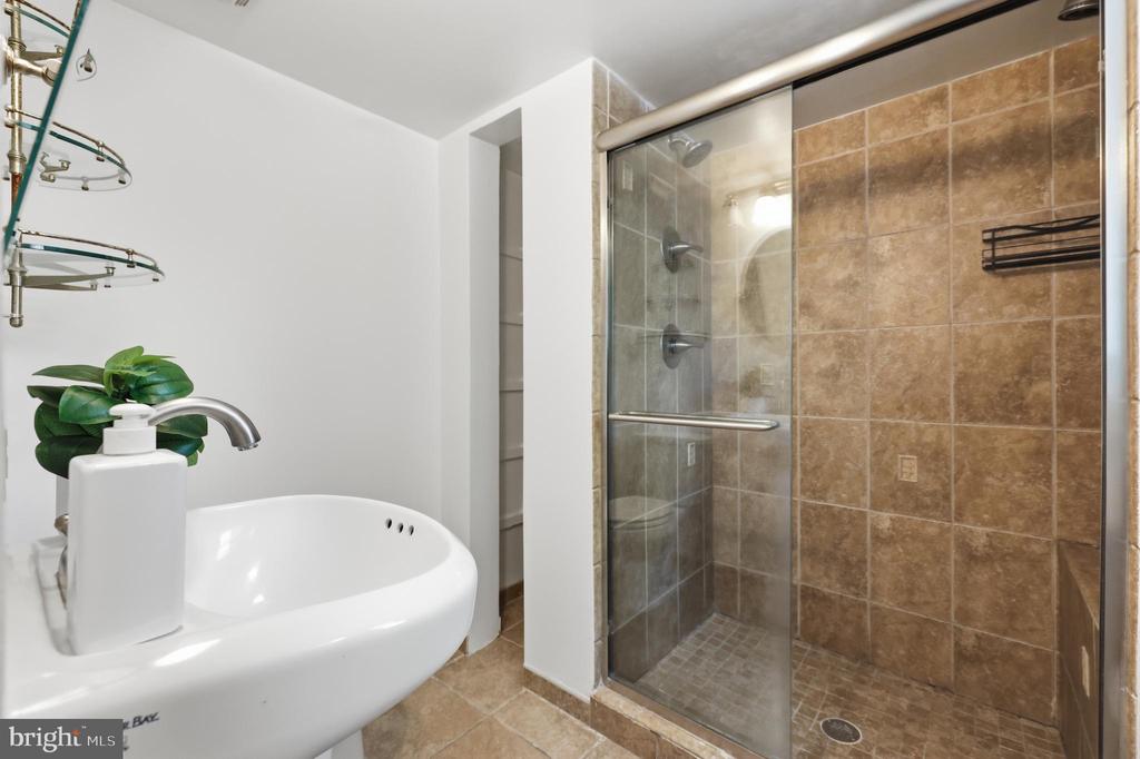 2123 CALIFORNIA STREET NW Unit: A5