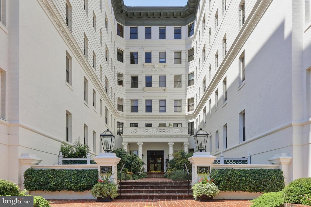 2123 CALIFORNIA STREET NW Unit: A5