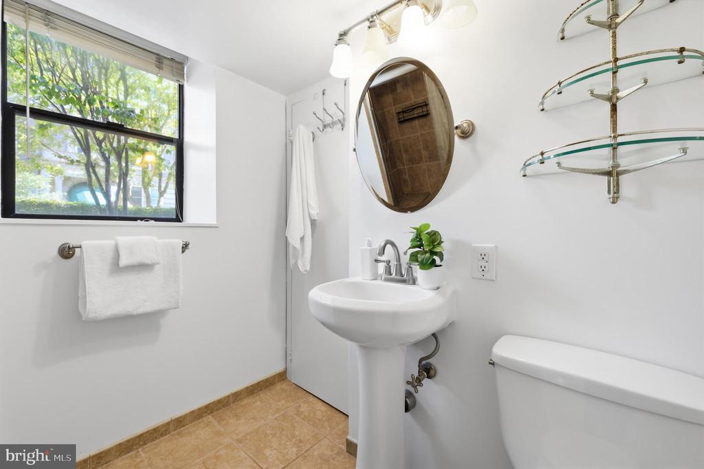 2123 CALIFORNIA STREET NW Unit: A5