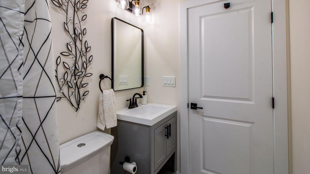 1239 5TH STREET NW Unit: 1