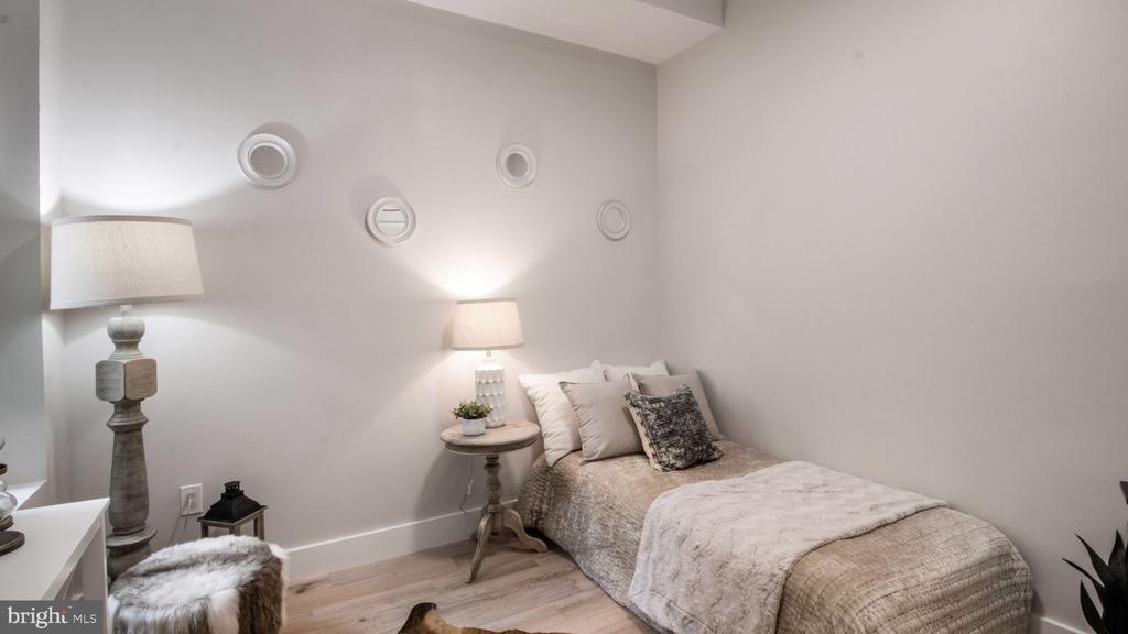 1239 5TH STREET NW Unit: 1