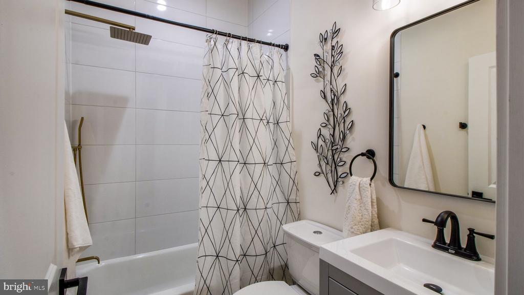 1239 5TH STREET NW Unit: 1