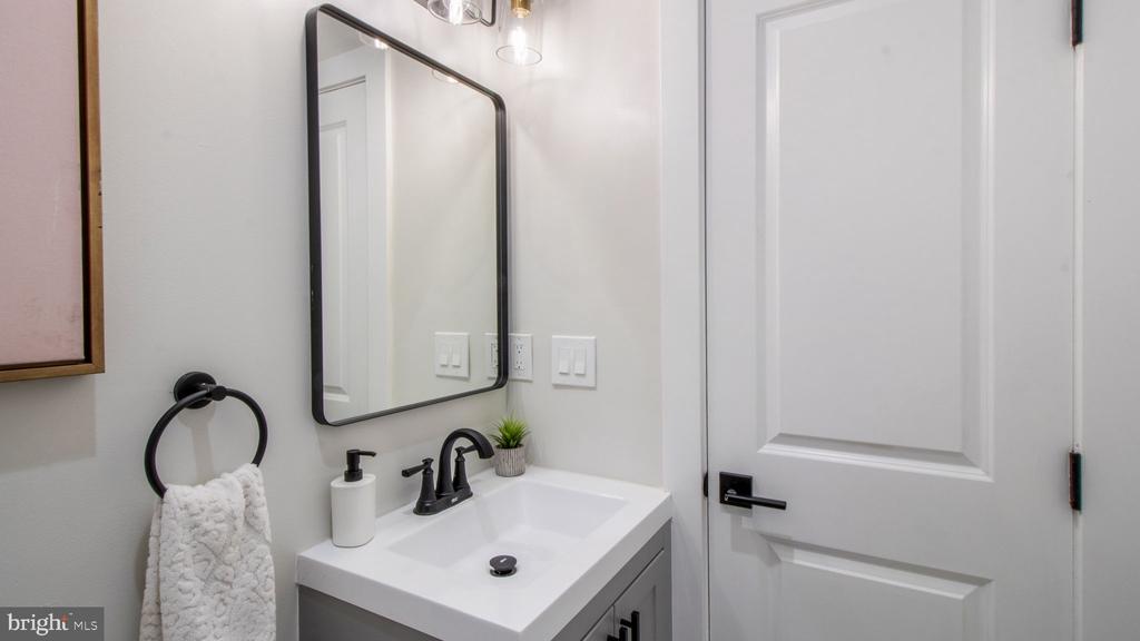 1239 5TH STREET NW Unit: 1