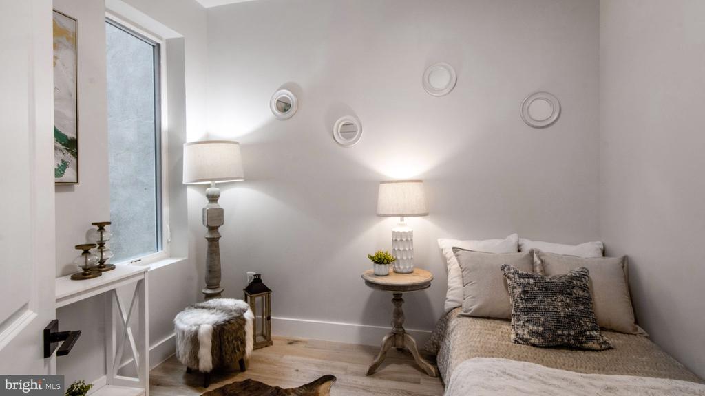 1239 5TH STREET NW Unit: 1