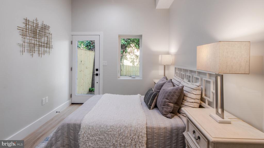 1239 5TH STREET NW Unit: 1