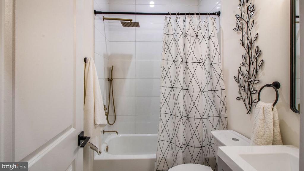 1239 5TH STREET NW Unit: 1