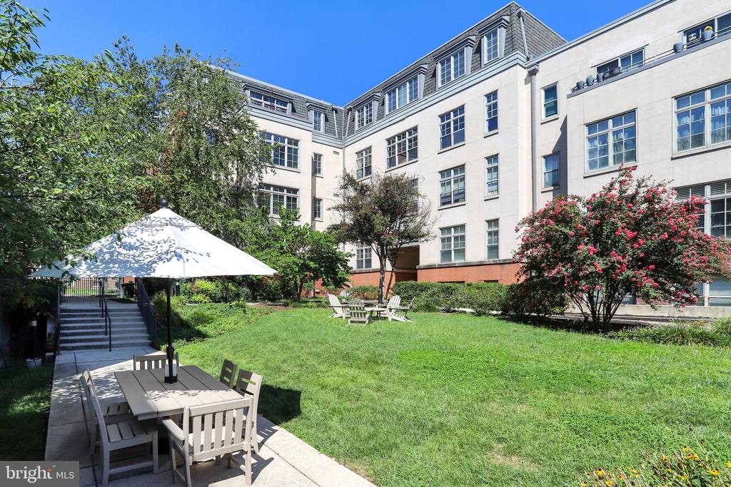 150 V STREET NW Unit: V305