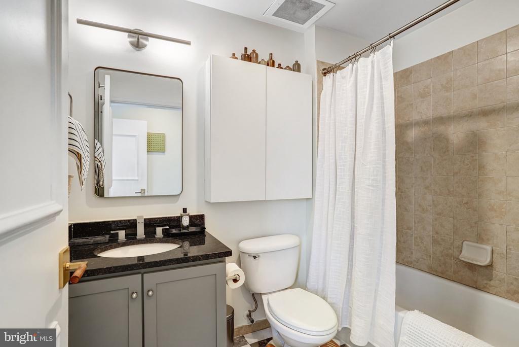 150 V STREET NW Unit: V305