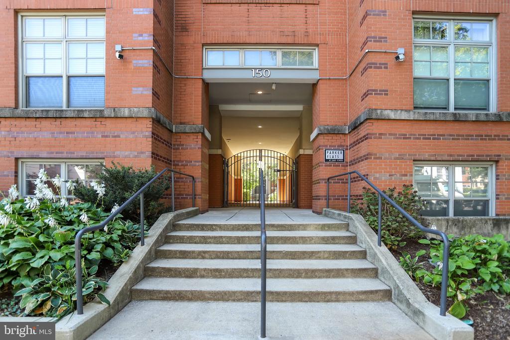 150 V STREET NW Unit: V305