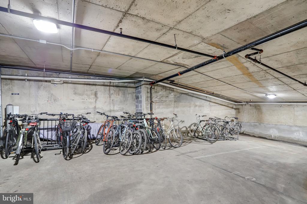 150 V STREET NW Unit: V305
