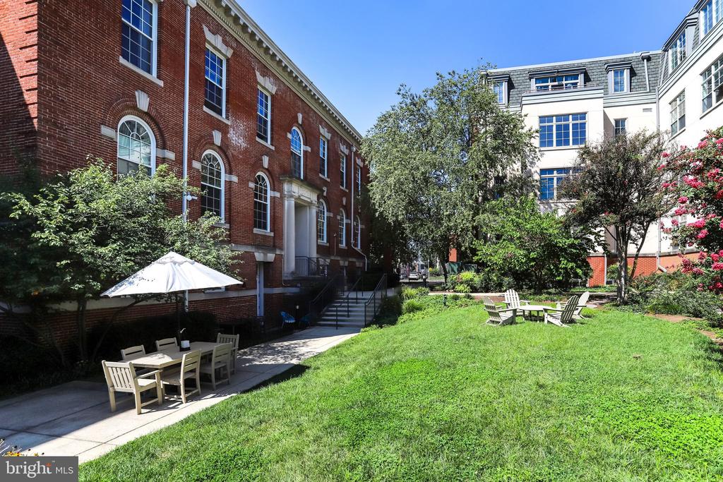 150 V STREET NW Unit: V305