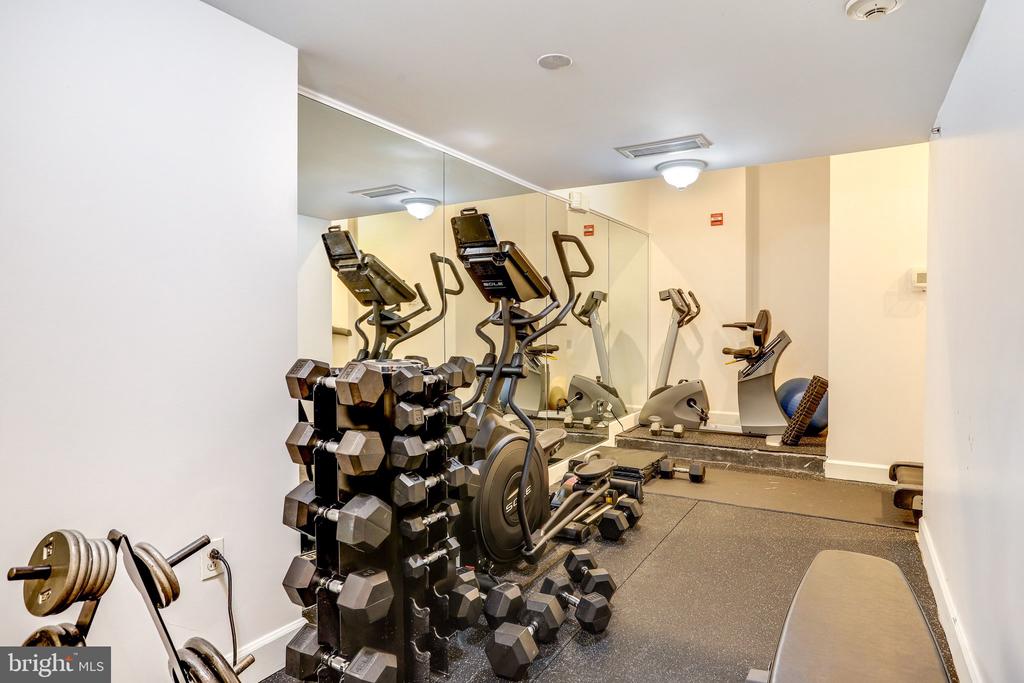 150 V STREET NW Unit: V305