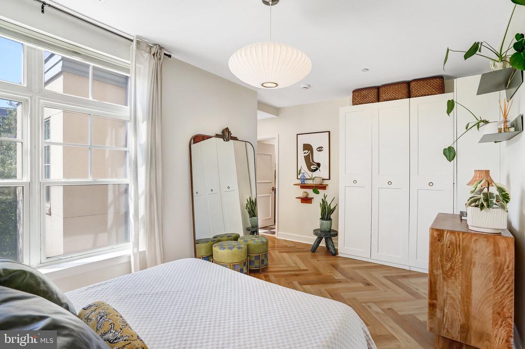 150 V STREET NW Unit: V305