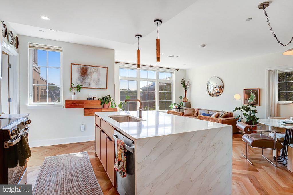 150 V STREET NW Unit: V305