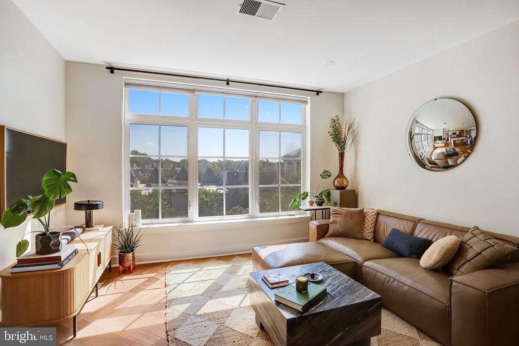 150 V STREET NW Unit: V305