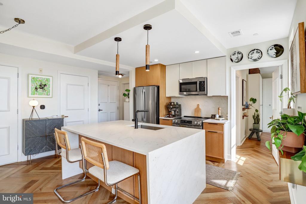 150 V STREET NW Unit: V305
