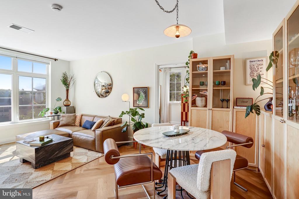 150 V STREET NW Unit: V305