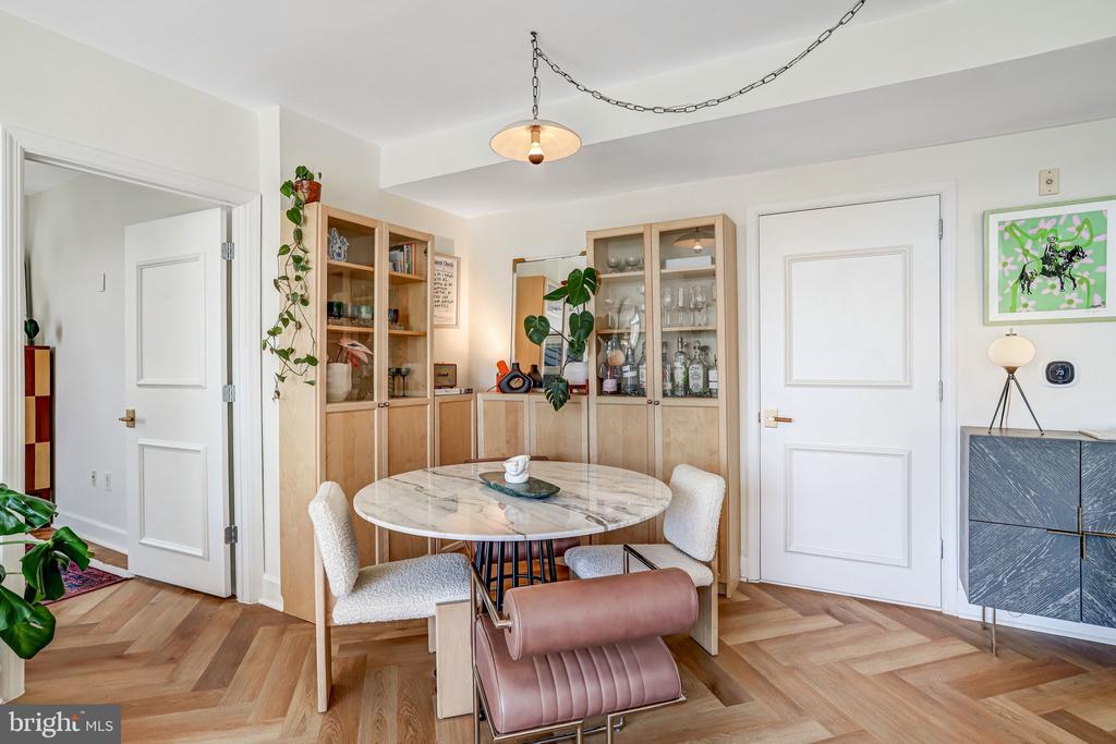 150 V STREET NW Unit: V305