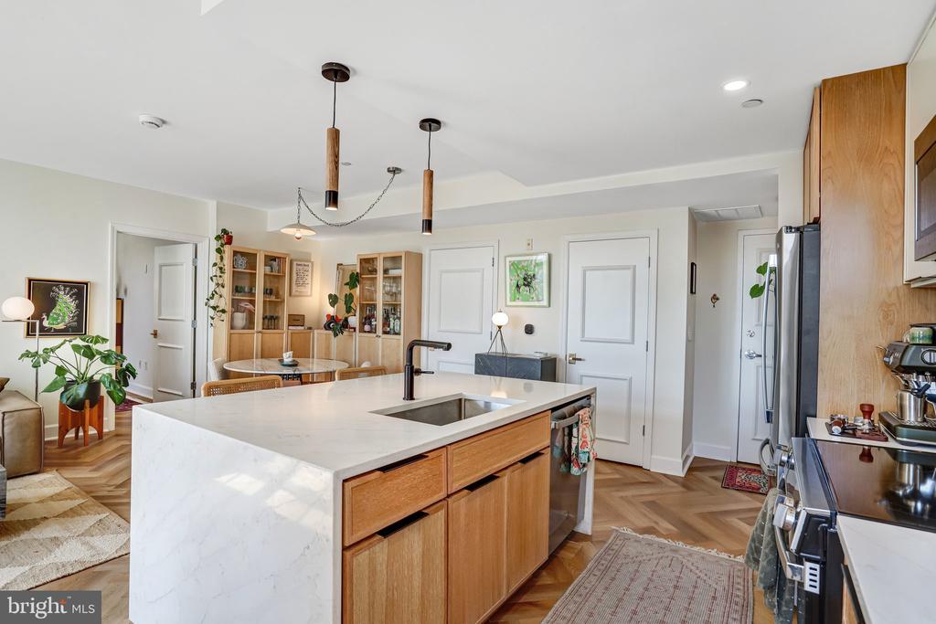 150 V STREET NW Unit: V305