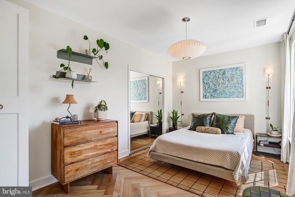 150 V STREET NW Unit: V305