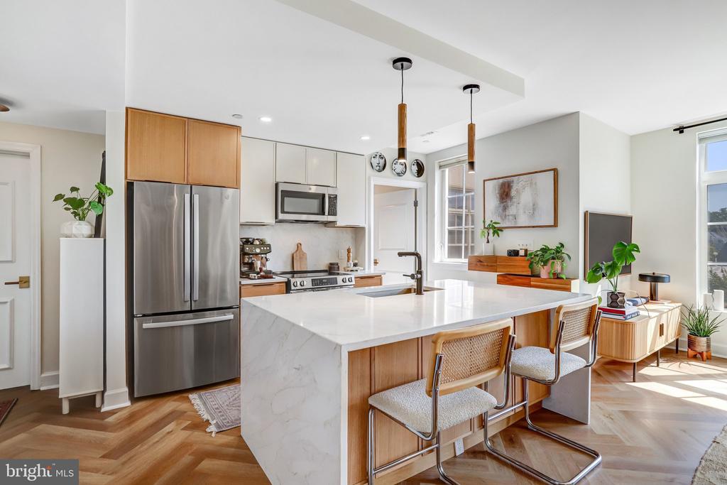150 V STREET NW Unit: V305