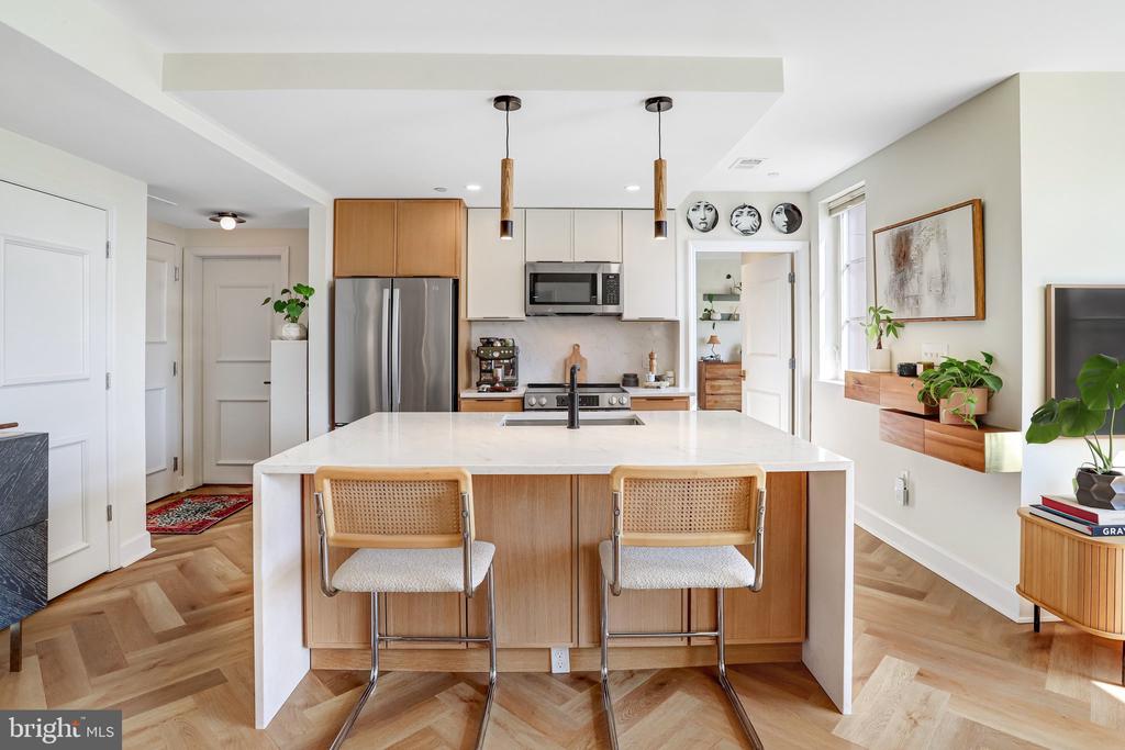 150 V STREET NW Unit: V305