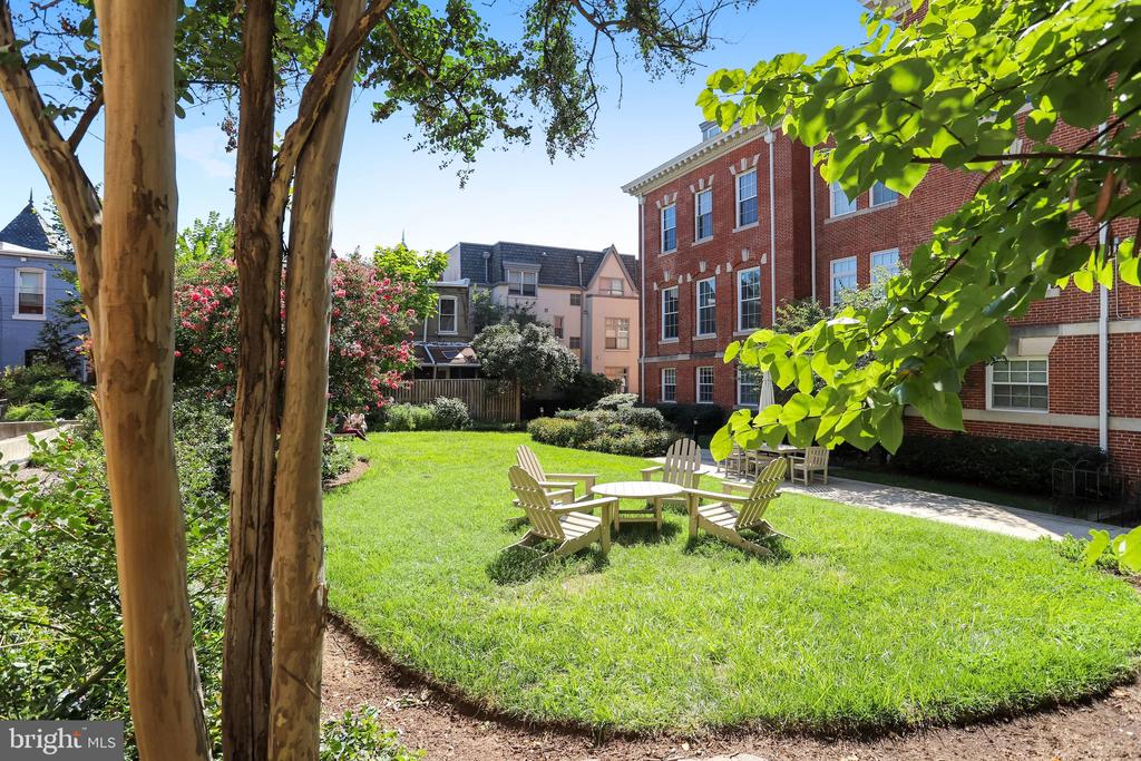 150 V STREET NW Unit: V305