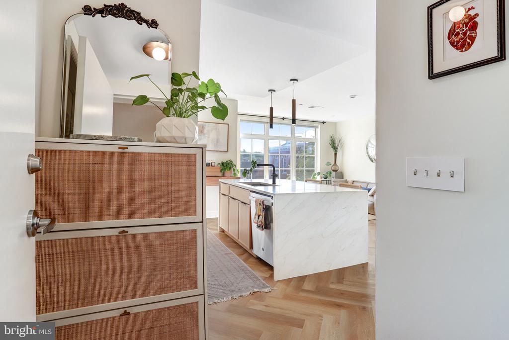 150 V STREET NW Unit: V305