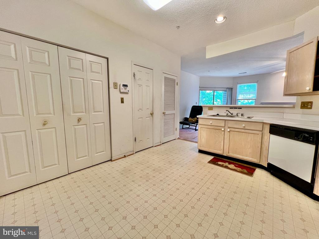 7208 BOGLEY ROAD Unit: 202
