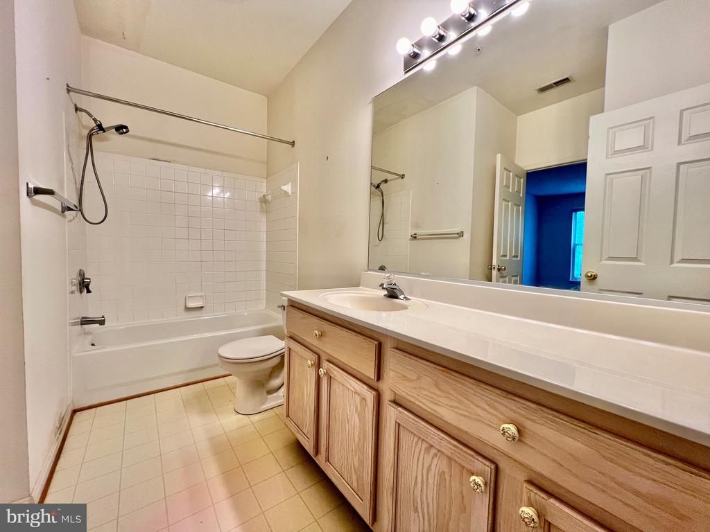 7208 BOGLEY ROAD Unit: 202