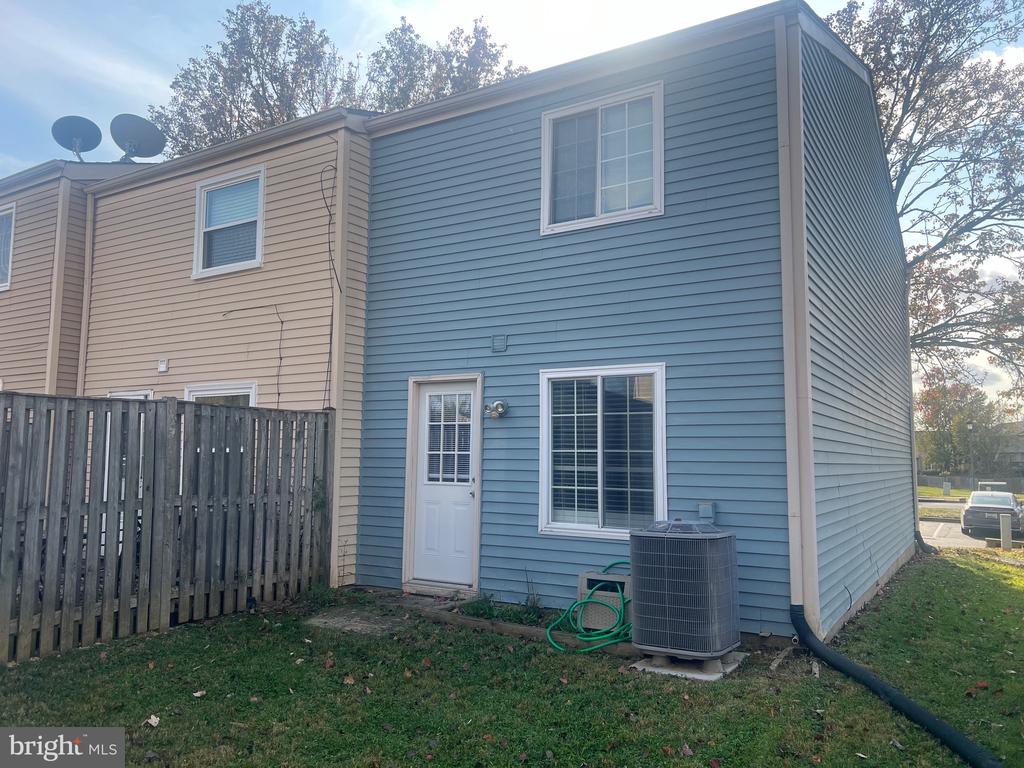 5813 DRAWBRIDGE COURT