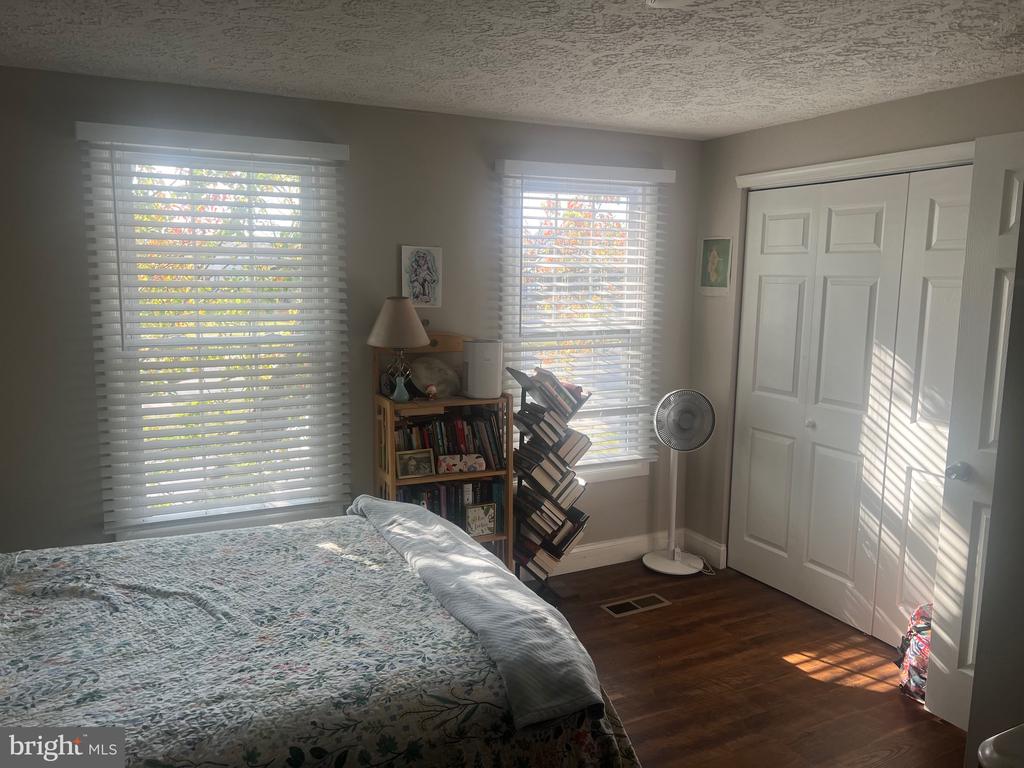5813 DRAWBRIDGE COURT
